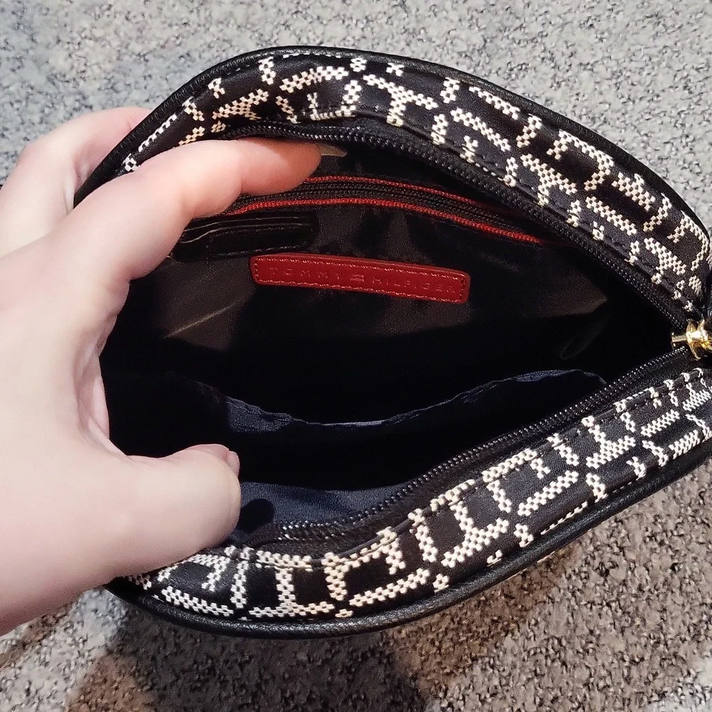 Tommy Hilfiger Crossbody Bag - Picture 6 of 12